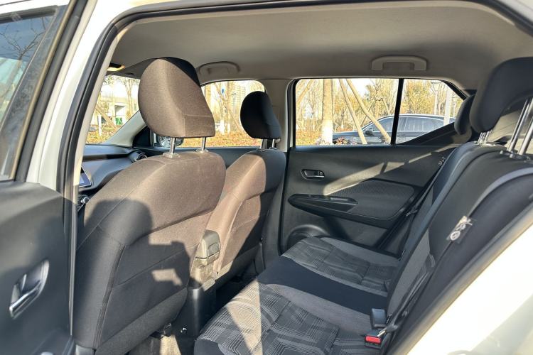 Used Nissan Kicks 2021 1.5L XL CVT Cool Enjoyment Edition Interior 2
