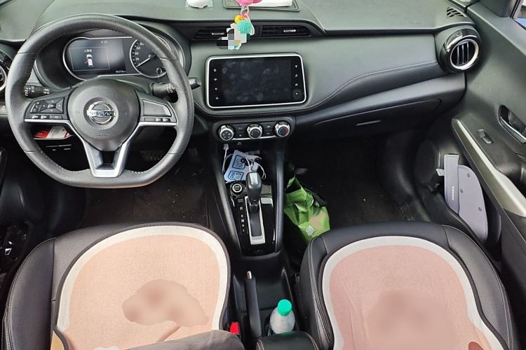 Used Nissan Kicks 2021 1.5L XV CVT Smart Connect Luxury Edition Interior 2