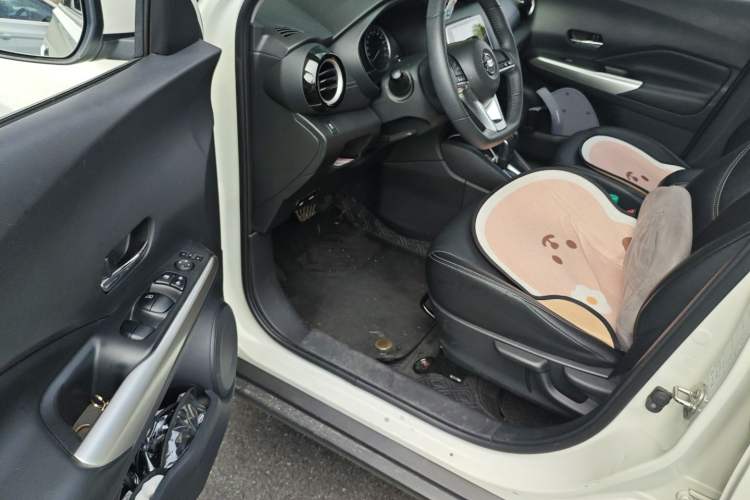 Used Nissan Kicks 2021 1.5L XV CVT Smart Connect Luxury Edition Interior 3