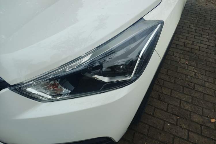 Used Nissan Kicks 2021 1.5L XV CVT Smart Connect Luxury Edition Left Front Headlight