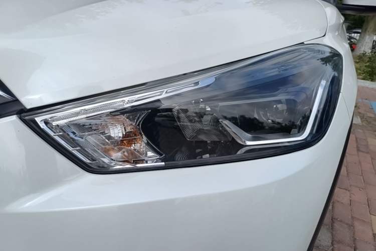 Used Nissan Kicks 2021 1.5L XV CVT Smart Connect Luxury Edition Left Front Headlight