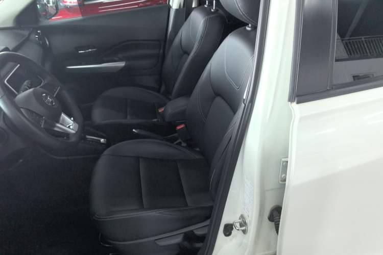 Used Nissan Kicks 2021 1.5L XV CVT Smart Connect Luxury Edition Left Front Seat