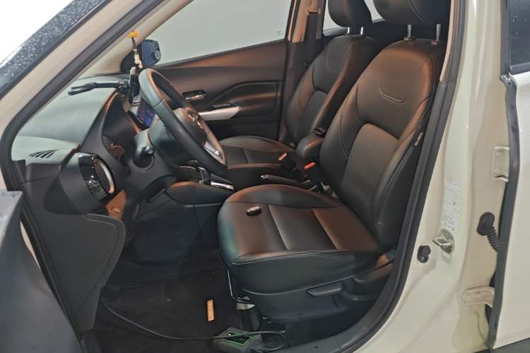 Used Nissan Kicks 2021 1.5L XV CVT Smart Connect Luxury Edition Left Front Seat