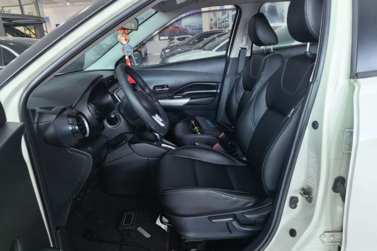 Used Nissan Kicks 2021 1.5L XV CVT Smart Connect Luxury Edition Left Front Seat