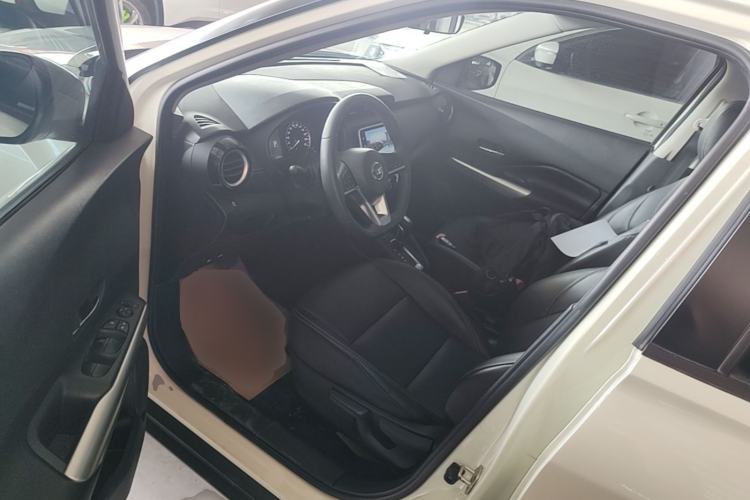 Used Nissan Kicks 2021 1.5L XV CVT Smart Connect Luxury Edition Left Front Seat