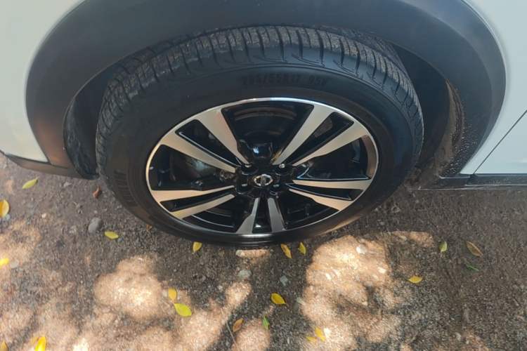 Used Nissan Kicks 2021 1.5L XV CVT Smart Connect Luxury Edition Left Front Wheel Hub