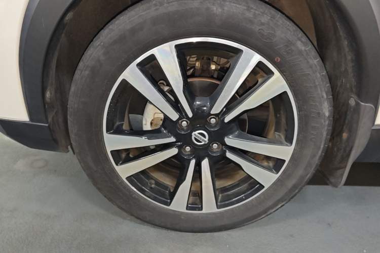Used Nissan Kicks 2021 1.5L XV CVT Smart Connect Luxury Edition Left Front Wheel Hub