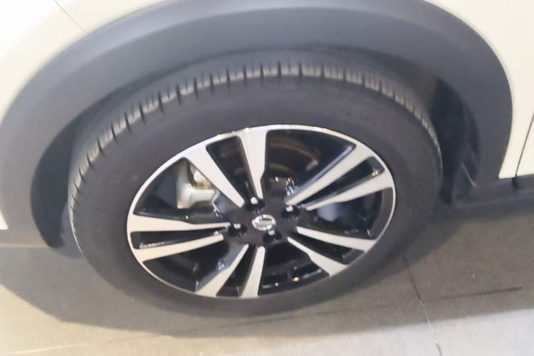 Used Nissan Kicks 2021 1.5L XL CVT Cool Enjoyment Edition Left Front Wheel Hub