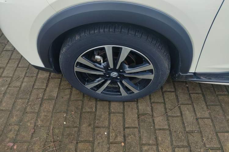 Used Nissan Kicks 2021 1.5L XV CVT Smart Connect Luxury Edition Left Front Wheel Hub