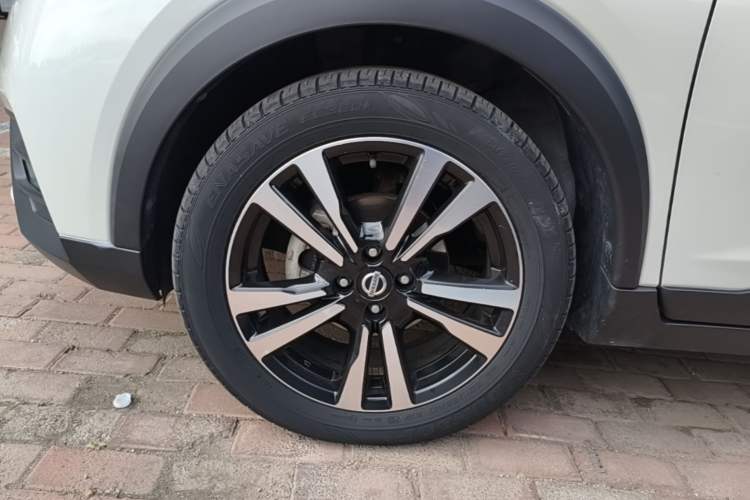 Used Nissan Kicks 2021 1.5L XV CVT Smart Connect Luxury Edition Left Front Wheel Hub