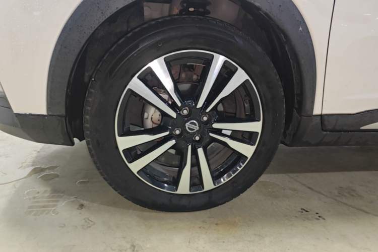 Used Nissan Kicks 2021 1.5L XV CVT Smart Connect Luxury Edition Left Front Wheel Hub