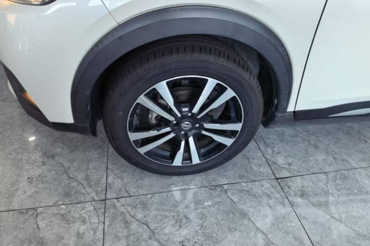 Used Nissan Kicks 2021 1.5L XV CVT Smart Connect Luxury Edition Left Front Wheel Hub