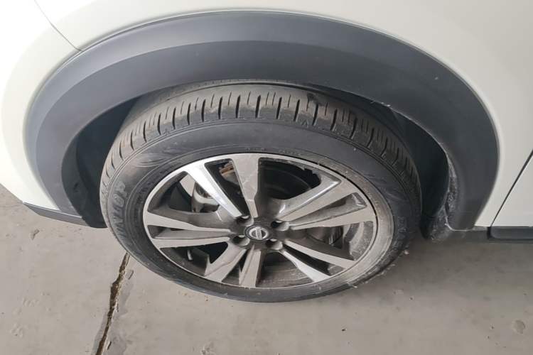 Used Nissan Kicks 2021 1.5L XV CVT Smart Connect Luxury Edition Left Front Wheel Hub
