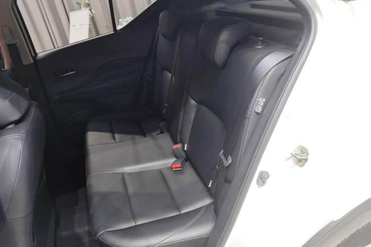 Used Nissan Kicks 2021 1.5L XV CVT Smart Connect Luxury Edition Left Rear Seat
