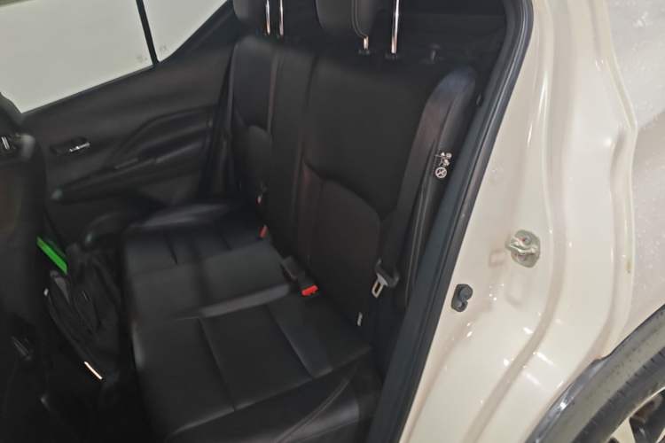 Used Nissan Kicks 2021 1.5L XV CVT Smart Connect Luxury Edition Left Rear Seat