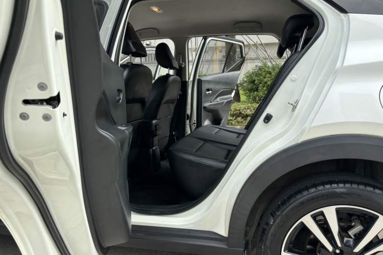 Used Nissan Kicks 2021 1.5L XV CVT Smart Connect Luxury Edition Left Rear Seat