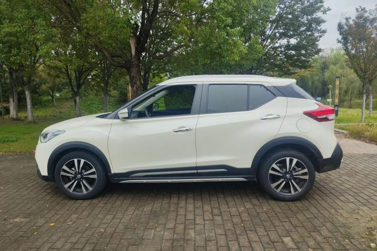 Used Nissan Kicks 2021 1.5L XV CVT Smart Connect Luxury Edition Left Side