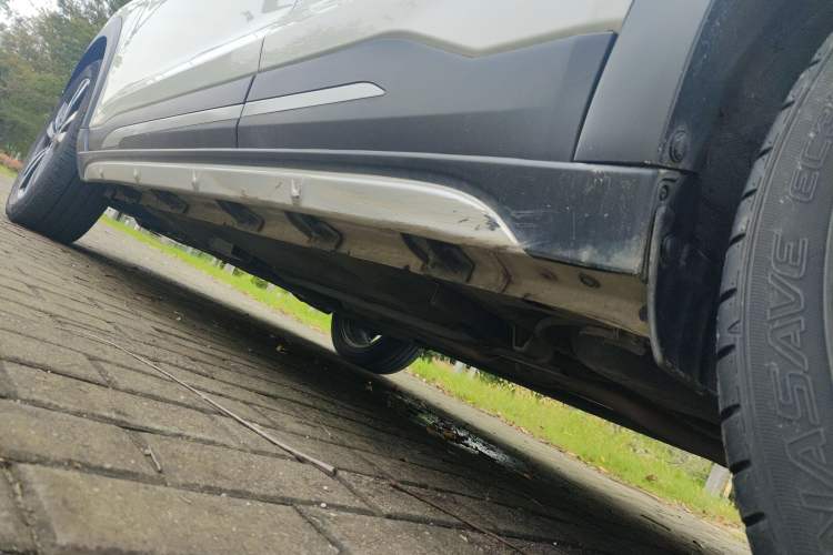 Used Nissan Kicks 2021 1.5L XV CVT Smart Connect Luxury Edition Left Side Sill