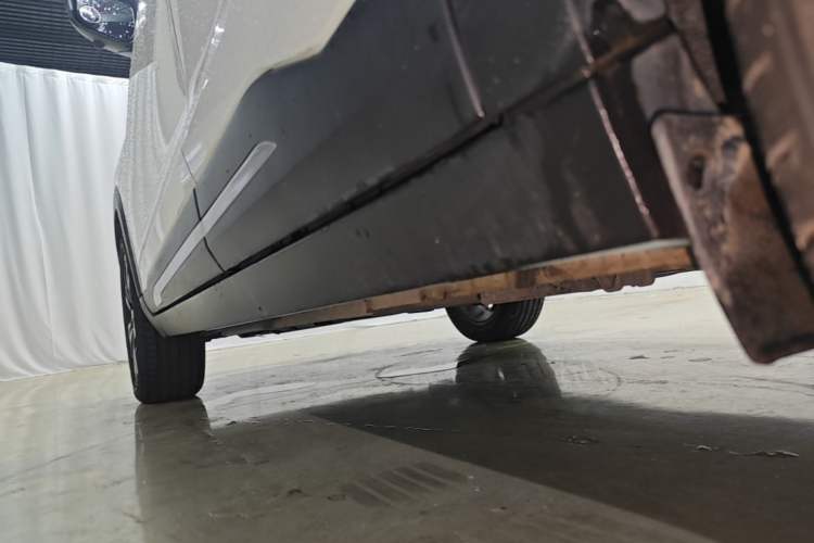 Used Nissan Kicks 2021 1.5L XV CVT Smart Connect Luxury Edition Left Side Sill