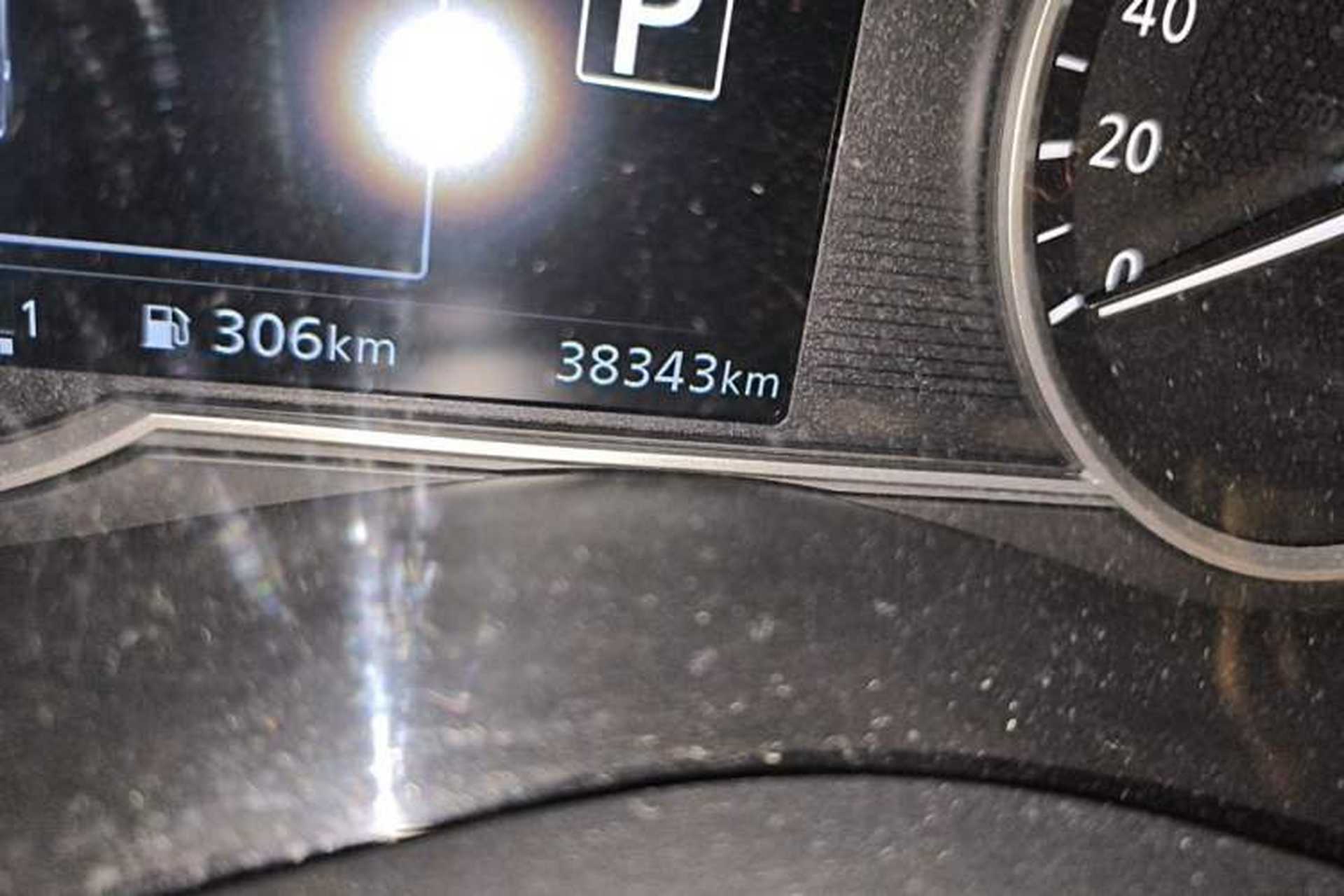 Used Nissan Kicks 2021 1.5L XV CVT Smart Connect Luxury Edition Odometer Close Up