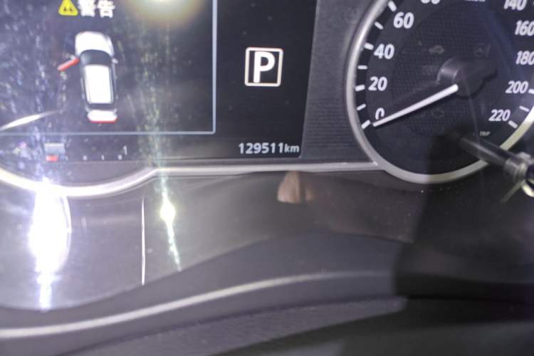 Used Nissan Kicks 2021 1.5L XV CVT Smart Connect Luxury Edition Odometer Close Up