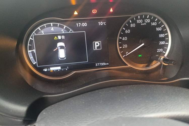 Used Nissan Kicks 2021 1.5L XV CVT Smart Connect Luxury Edition Odometer Close Up