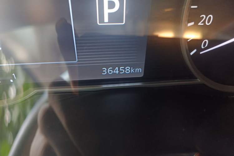 Used Nissan Kicks 2021 1.5L XV CVT Smart Connect Luxury Edition Odometer Close Up