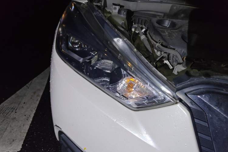 Used Nissan Kicks 2021 1.5L XV CVT Smart Connect Luxury Edition Right Front Headlight
