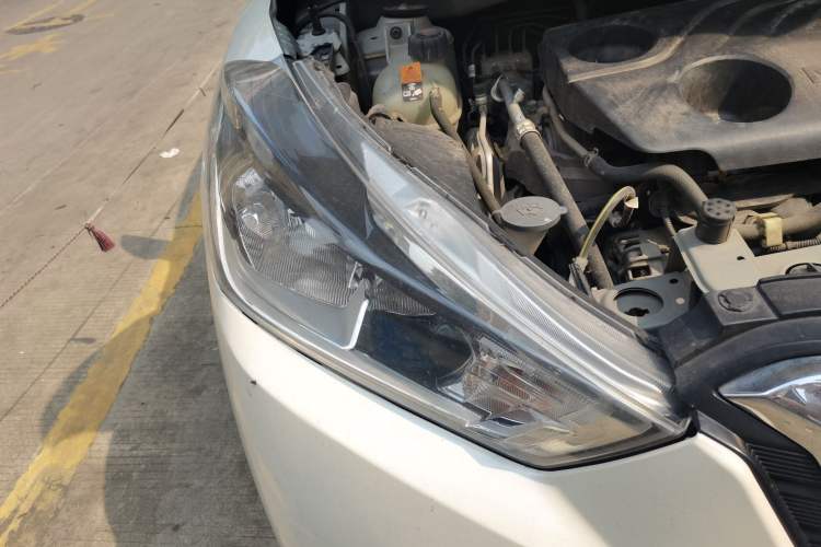 Used Nissan Kicks 2021 1.5L XL CVT Cool Enjoyment Edition Right Front Headlight