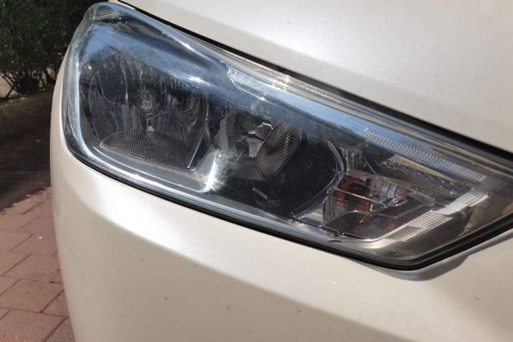 Used Nissan Kicks 2021 1.5L XL CVT Cool Enjoyment Edition Right Front Headlight