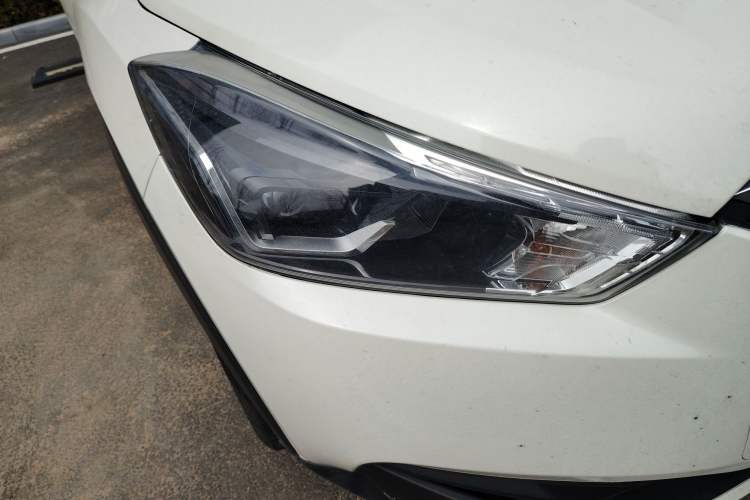 Used Nissan Kicks 2021 1.5L XV CVT Smart Connect Luxury Edition Right Front Headlight