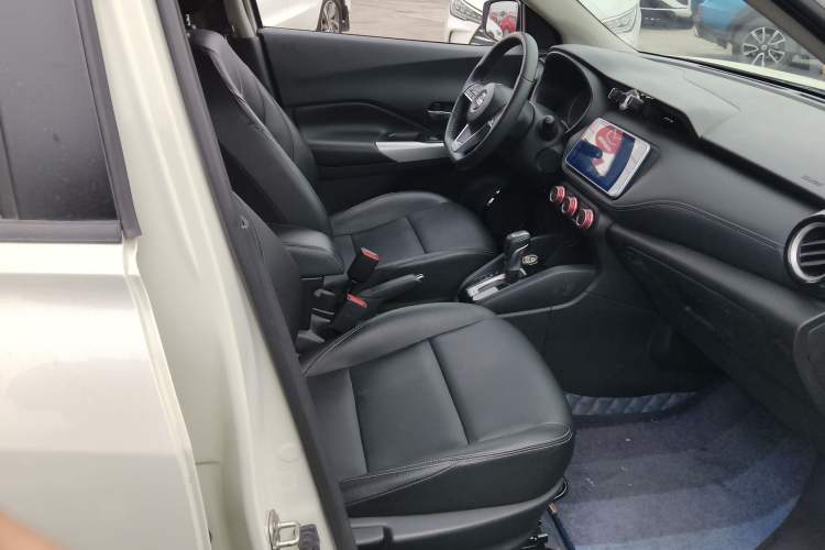 Used Nissan Kicks 2021 1.5L XV CVT Smart Connect Luxury Edition Right Front Seat
