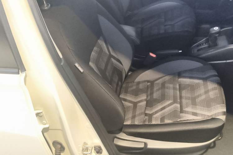 Used Nissan Kicks 2021 1.5L XL CVT Cool Enjoyment Edition Right Front Seat