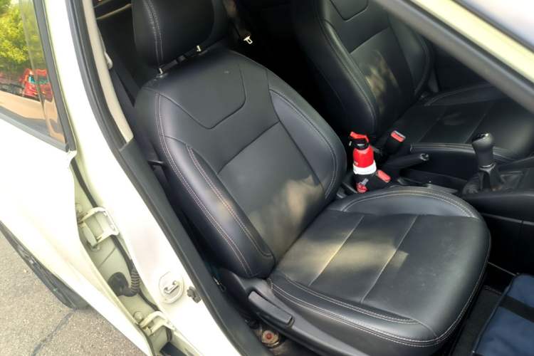 Used Nissan Kicks 2021 1.5L XE Manual Cool Edition Right Front Seat