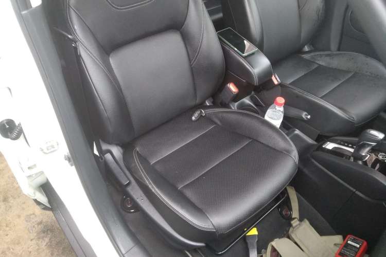 Used Nissan Kicks 2021 1.5L XV CVT Smart Connect Luxury Edition Right Front Seat