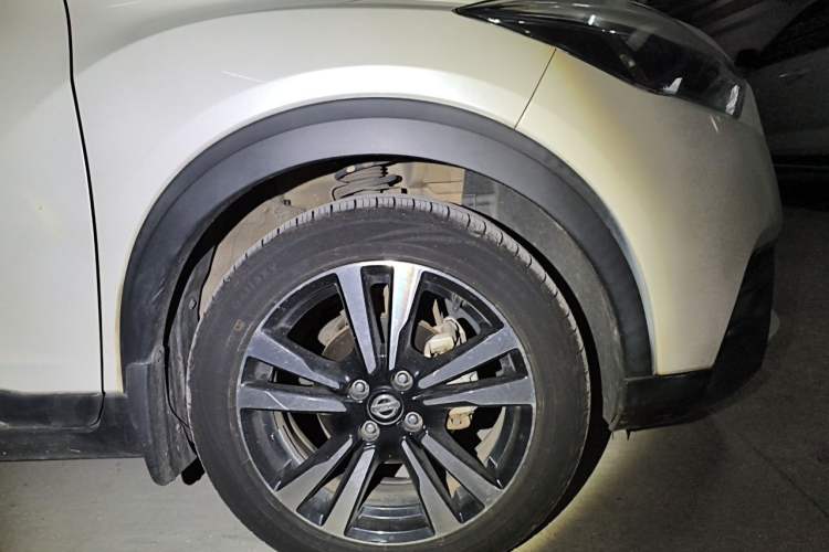 Used Nissan Kicks 2021 1.5L XV CVT Smart Connect Luxury Edition Right Front Wheel Hub