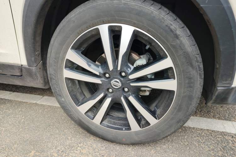 Used Nissan Kicks 2021 1.5L XV CVT Smart Connect Luxury Edition Right Front Wheel Hub