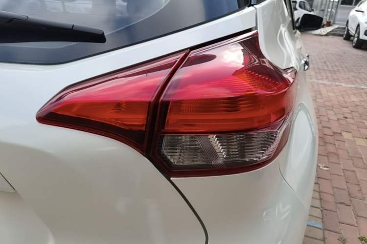 Used Nissan Kicks 2021 1.5L XV CVT Smart Connect Luxury Edition Right Rear Taillight