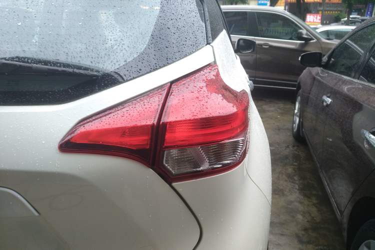 Used Nissan Kicks 2021 1.5L XV CVT Smart Connect Luxury Edition Right Rear Taillight