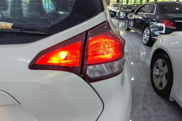 Used Nissan Kicks 2021 1.5L XV CVT Smart Connect Luxury Edition Right Rear Taillight