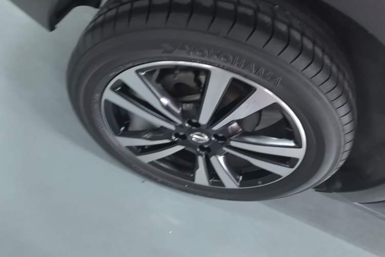 Used Nissan Kicks 2021 1.5L XV CVT Smart Connect Luxury Edition Right Rear Wheel Hub