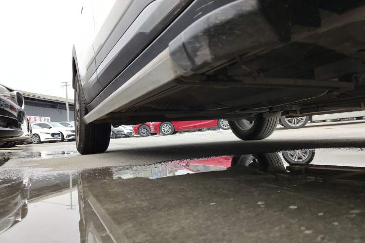 Used Nissan Kicks 2021 1.5L XV CVT Smart Connect Luxury Edition Right Side Sill