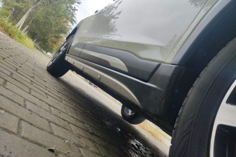 Used Nissan Kicks 2021 1.5L XV CVT Smart Connect Luxury Edition Right Side Sill