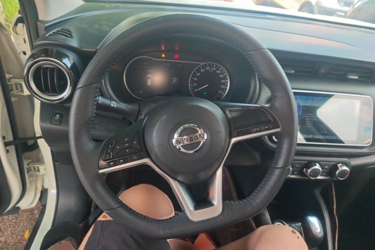 Used Nissan Kicks 2021 1.5L XV CVT Smart Connect Luxury Edition Steering Wheel