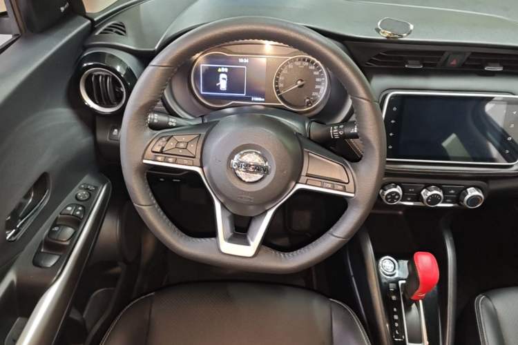 Used Nissan Kicks 2021 1.5L XV CVT Smart Connect Luxury Edition Steering Wheel