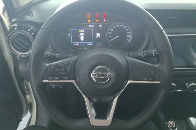 Used Nissan Kicks 2021 1.5L XV CVT Smart Connect Luxury Edition Steering Wheel