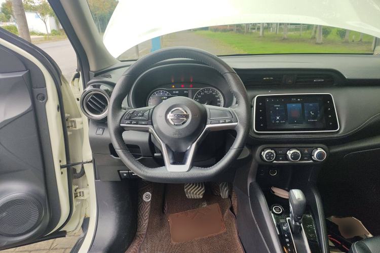 Used Nissan Kicks 2021 1.5L XV CVT Smart Connect Luxury Edition Steering Wheel