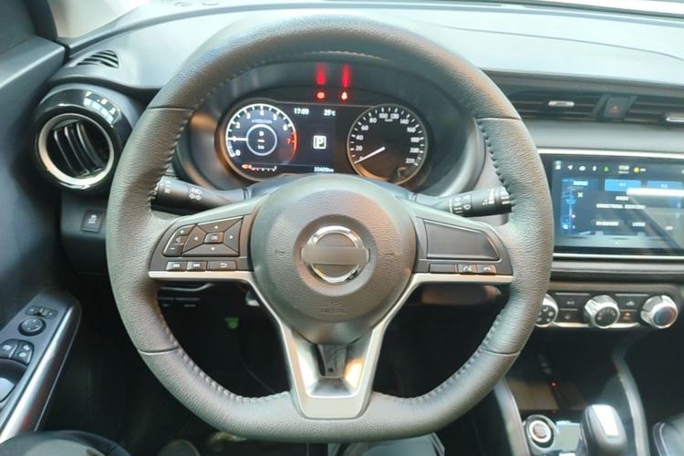 Used Nissan Kicks 2021 1.5L XV CVT Smart Connect Luxury Edition Steering Wheel