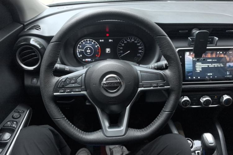 Used Nissan Kicks 2021 1.5L XV CVT Smart Connect Luxury Edition Steering Wheel