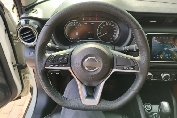 Used Nissan Kicks 2021 1.5L XV CVT Smart Connect Luxury Edition Steering Wheel